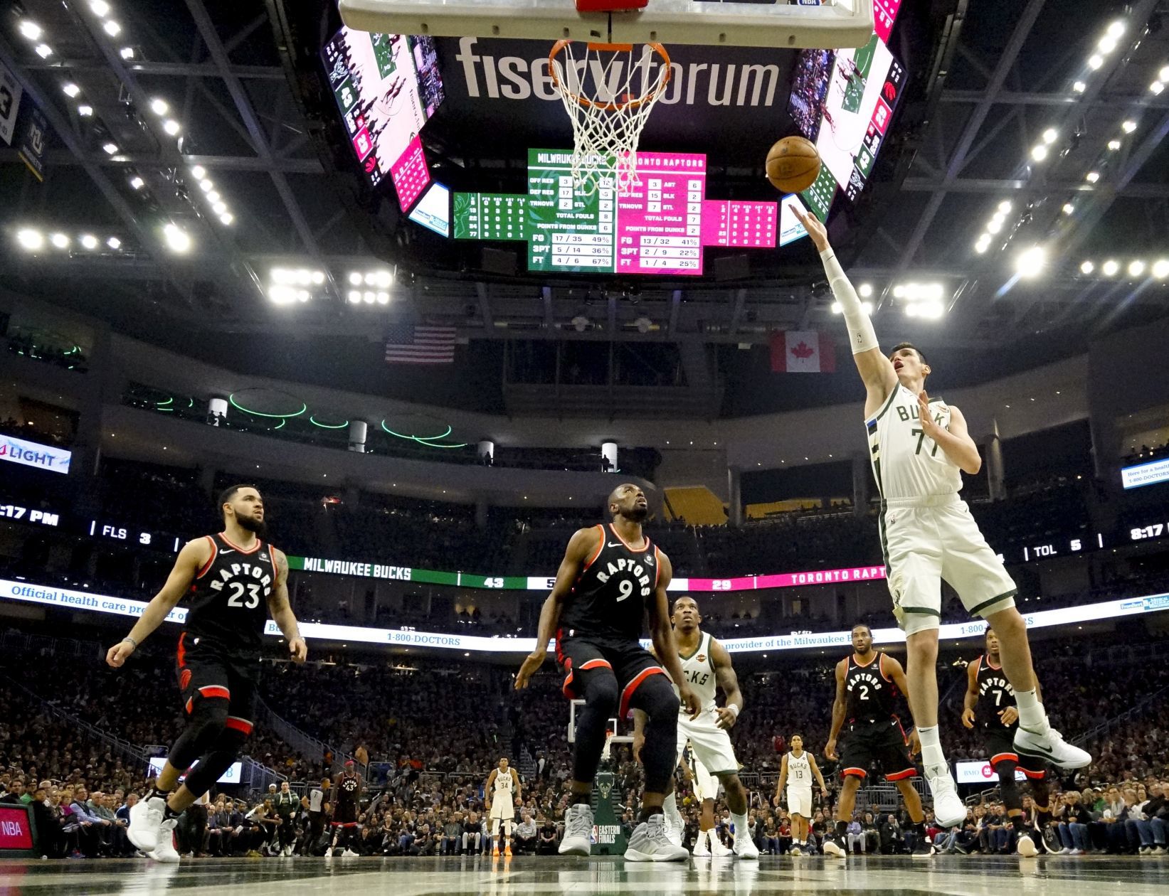 Bucks 125, Raptors 103
